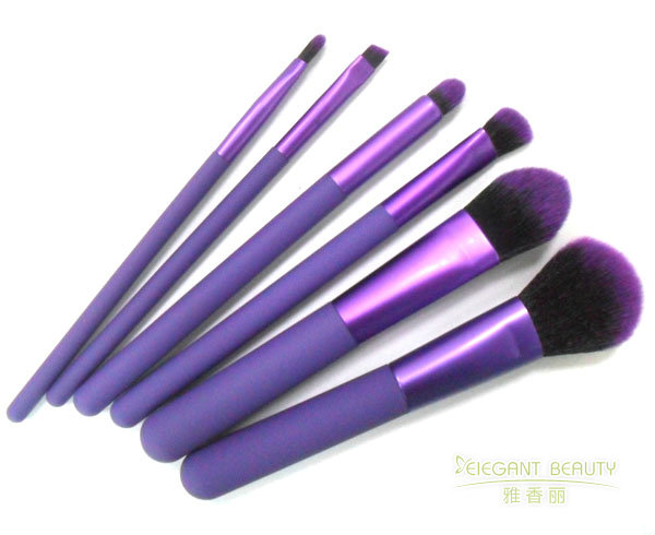 化妝刷有哪些不常見的使用方法？